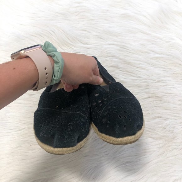 TOMS Suede Classic Perforated Black Loafer SZ 9.5 - Picture 3 of 6